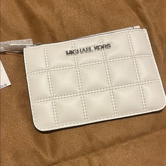 New Michael Kors Quilted White Pouch - Picture 2 of 6